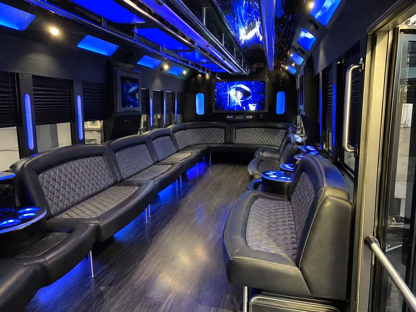 lakeland 28 passenger party bus interior